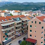Nika Apartament *